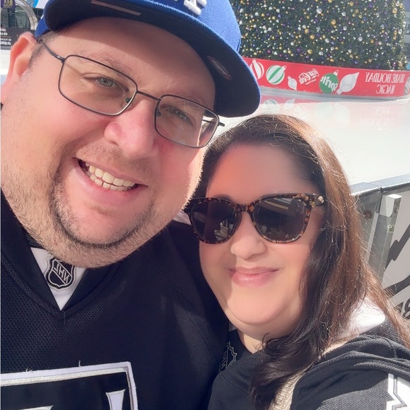 GOING LIVE @lauradosaj Come hang out! Lots of deals! - Picture 15 of 15